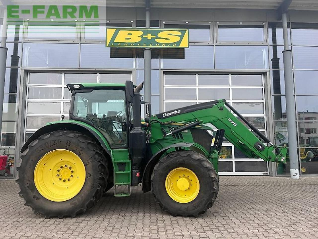 John Deere 6215r - Farm tractor: picture 1 John Deere 6215r - Farm tractor: picture 1