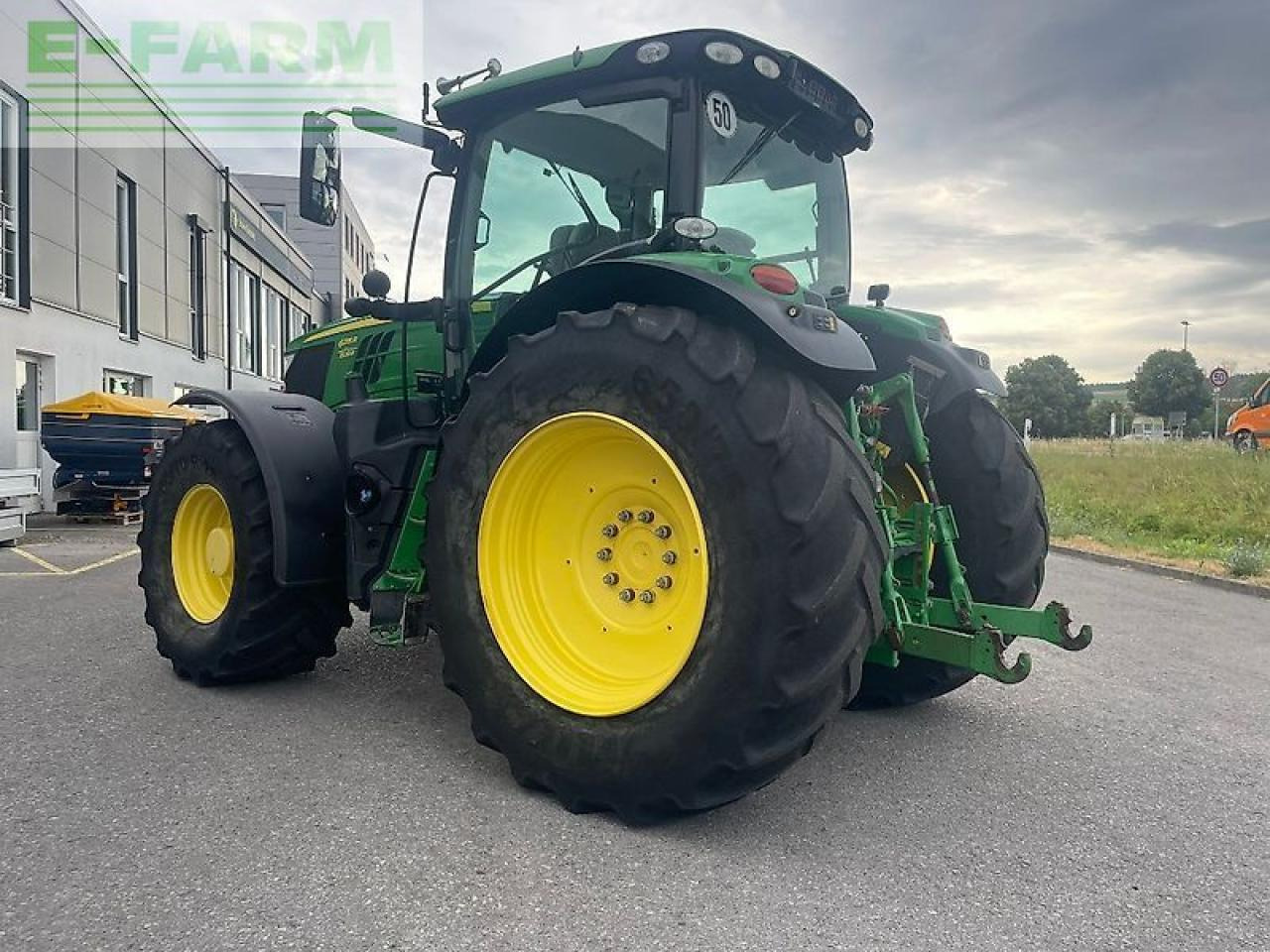 John Deere 6215r - Farm tractor: picture 5 John Deere 6215r - Farm tractor: picture 5
