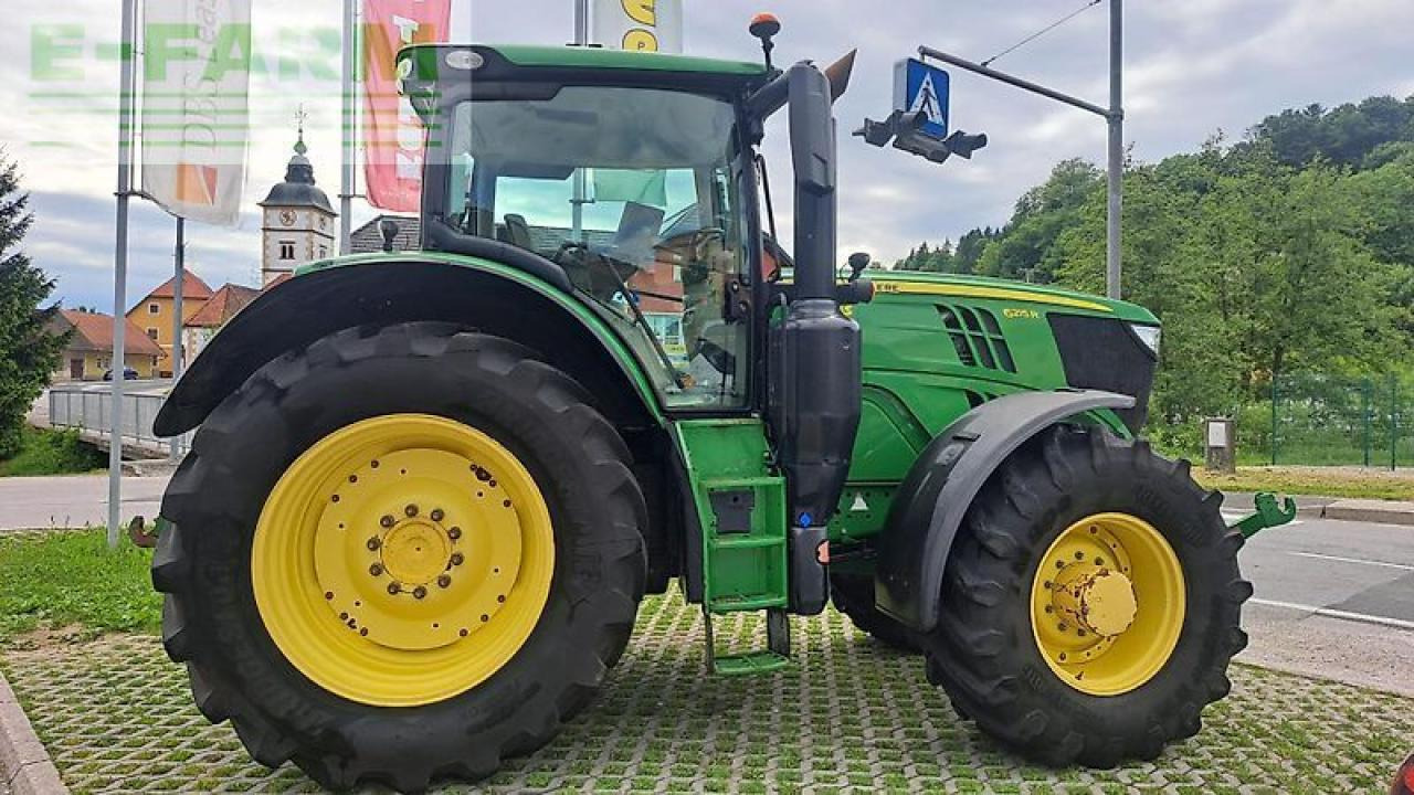 John Deere 6215r - Farm tractor: picture 4 John Deere 6215r - Farm tractor: picture 4