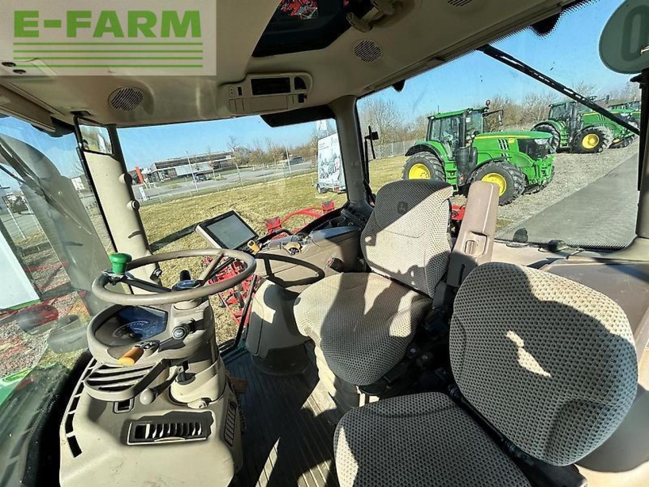 John Deere 6215r - Farm tractor: picture 4 John Deere 6215r - Farm tractor: picture 4