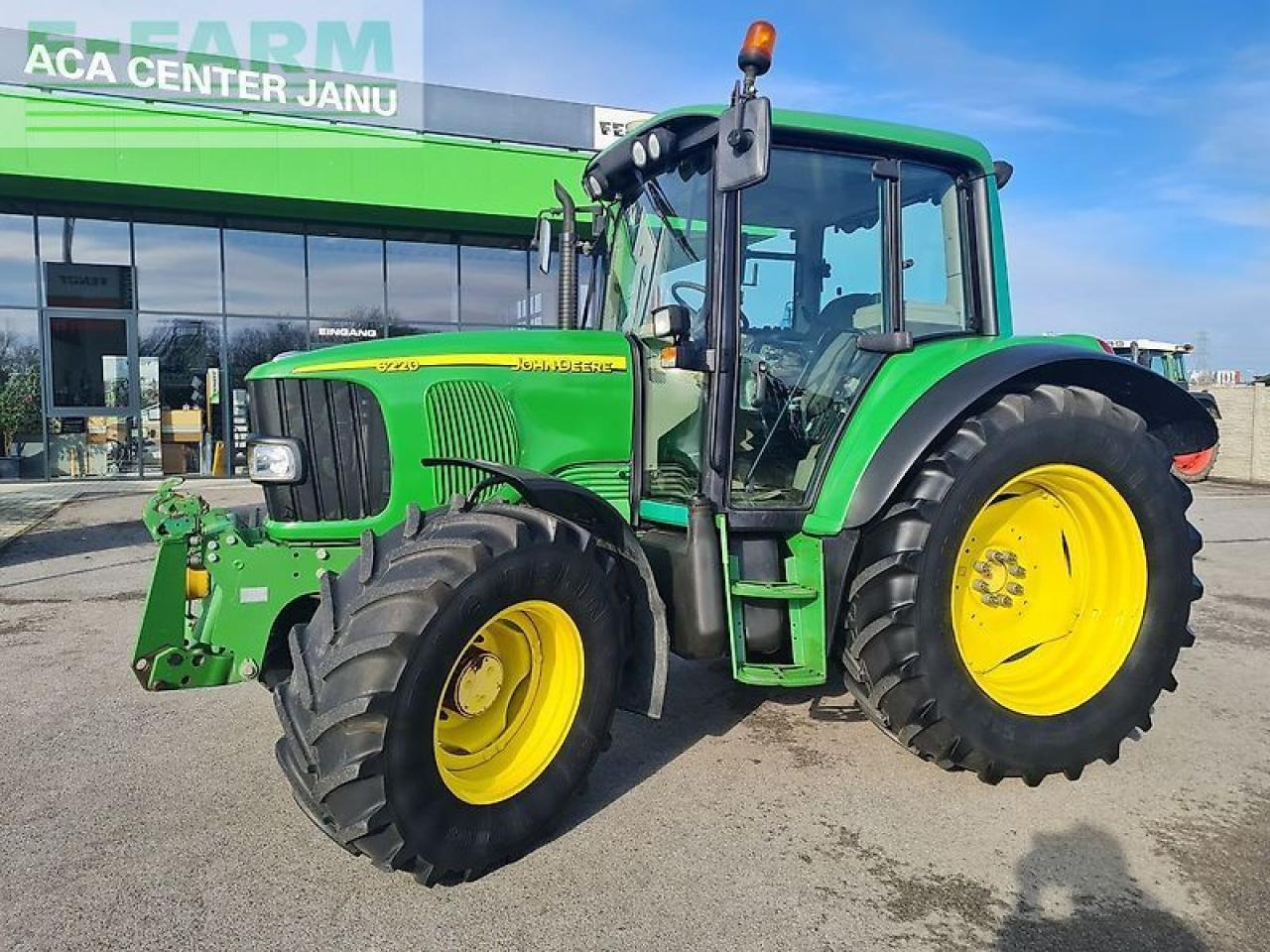 John Deere 6220 premium - Farm tractor: picture 1 John Deere 6220 premium - Farm tractor: picture 1