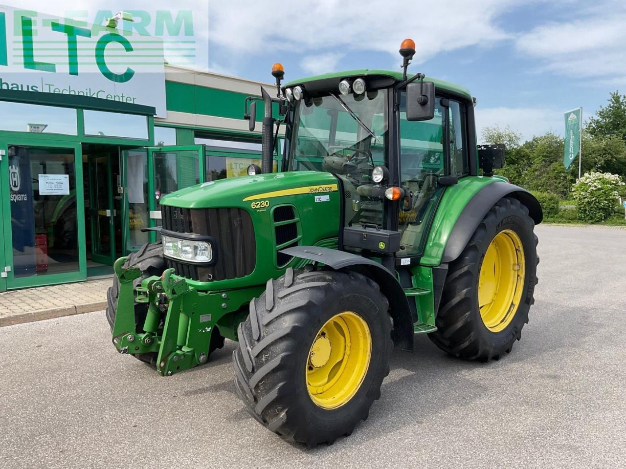 John Deere 6230 PREMIUM - Farm tractor: picture 1 John Deere 6230 PREMIUM - Farm tractor: picture 1
