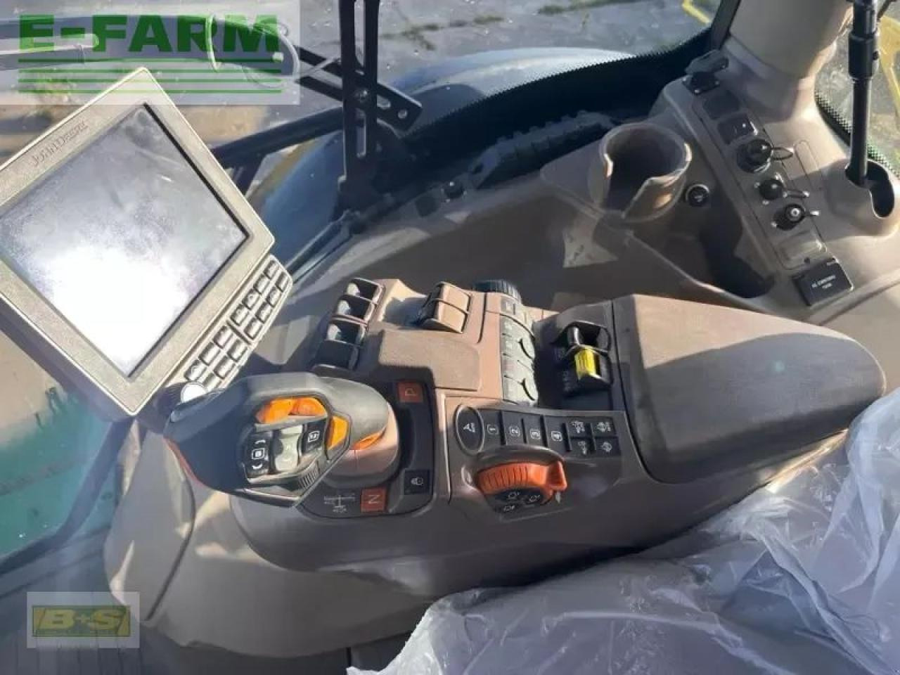 John Deere 6250r - Farm tractor: picture 3 John Deere 6250r - Farm tractor: picture 3