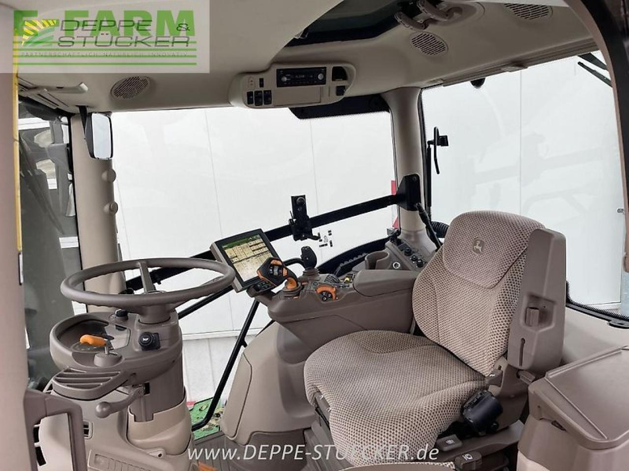 Farm tractor John Deere 6250r: picture 8