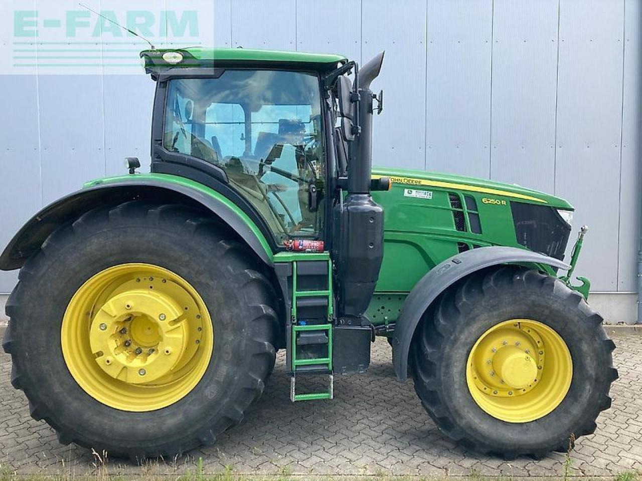 John Deere 6250r - Farm tractor: picture 1 John Deere 6250r - Farm tractor: picture 1