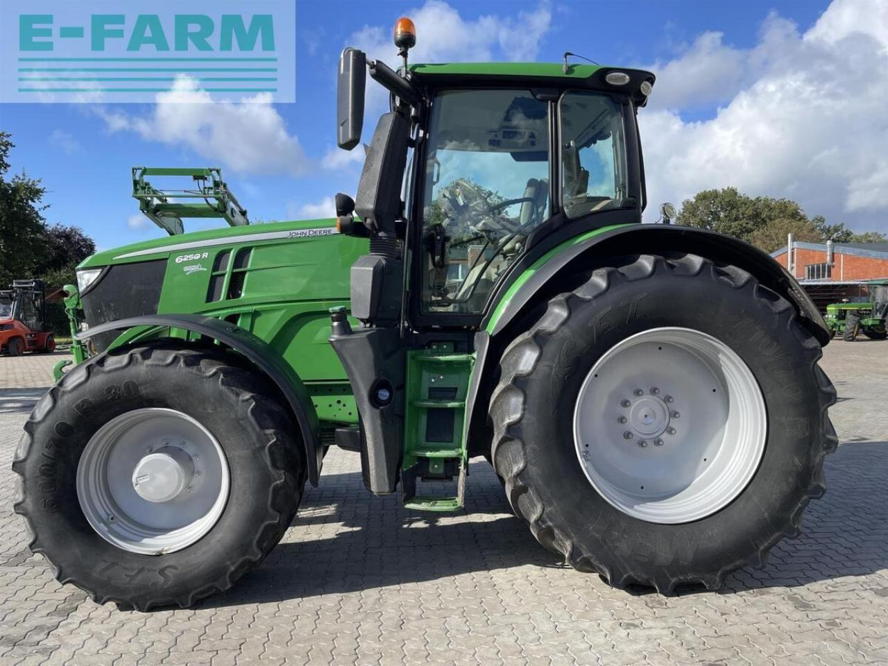 John Deere 6250r - Farm tractor: picture 2 John Deere 6250r - Farm tractor: picture 2