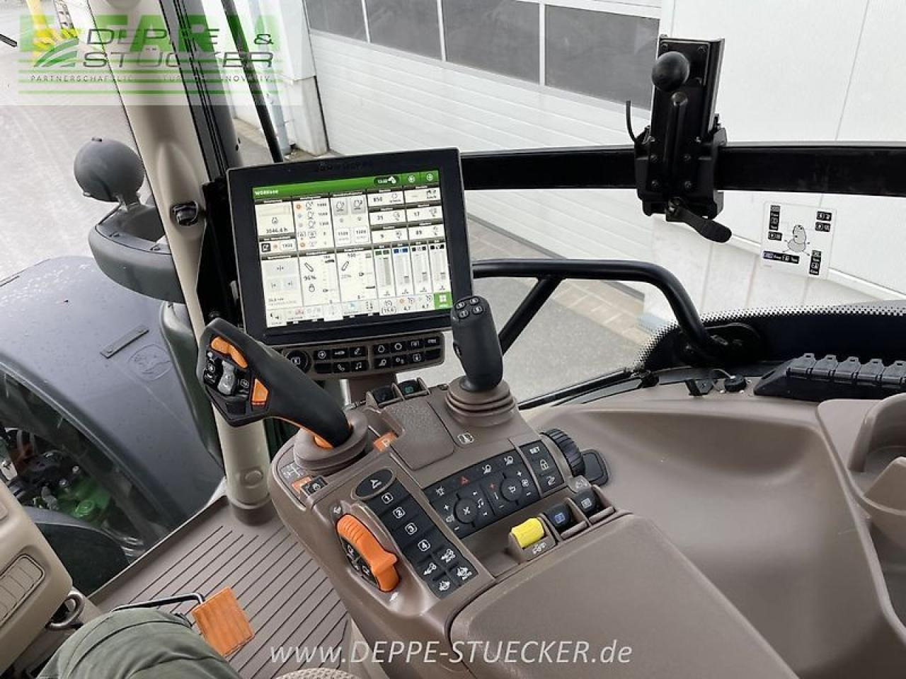Farm tractor John Deere 6250r: picture 6
