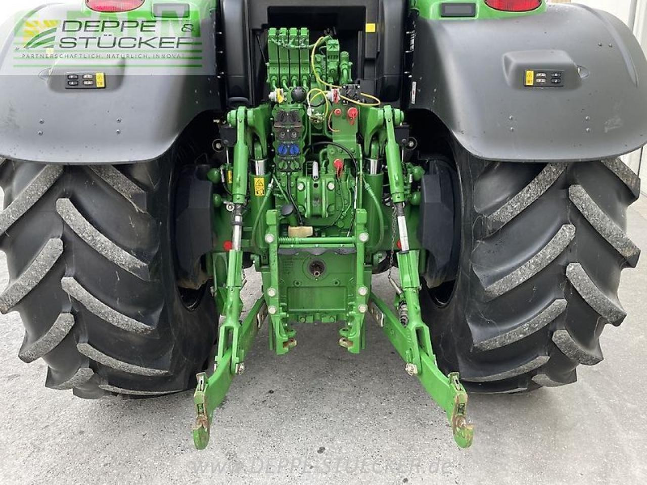 Farm tractor John Deere 6250r: picture 9