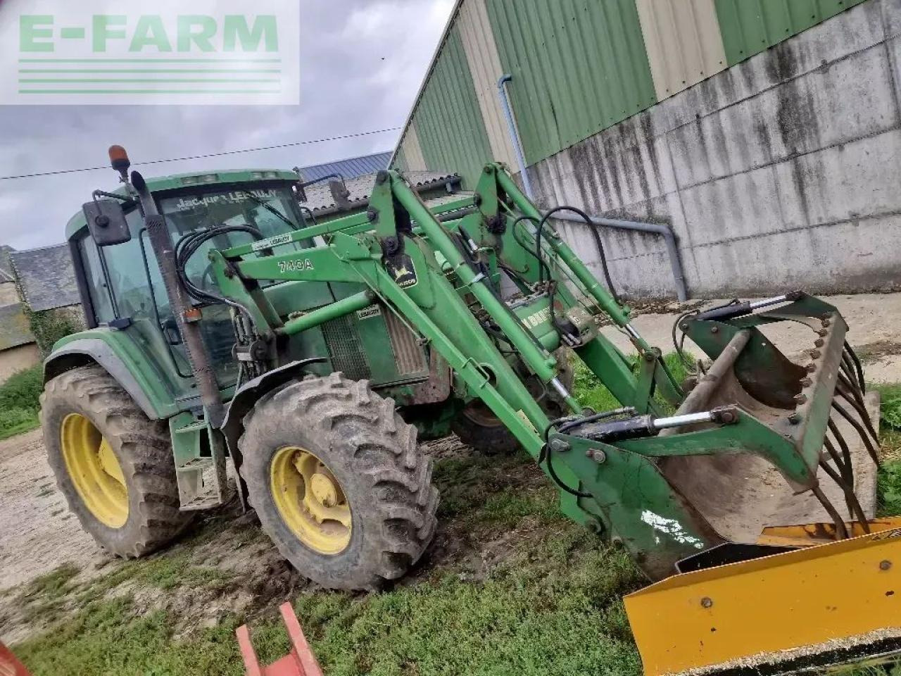 Farm tractor John Deere 6510: picture 8