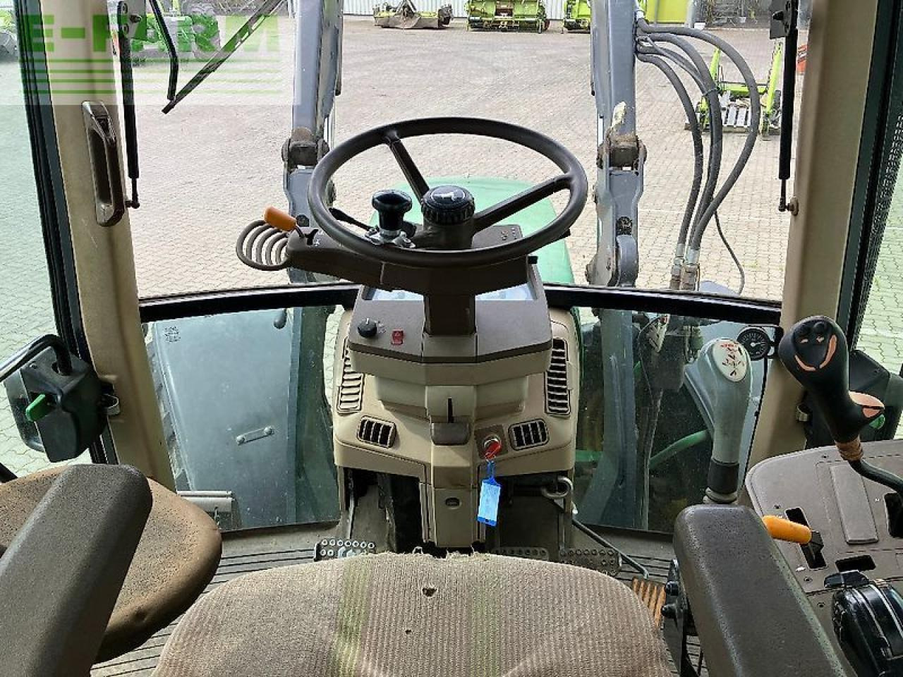 John Deere 6810 - Farm tractor: picture 4 John Deere 6810 - Farm tractor: picture 4