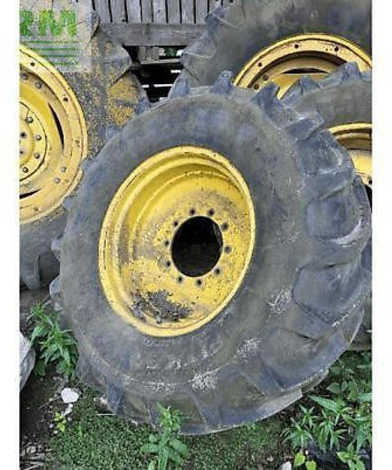 John Deere 6910 - Farm tractor: picture 5 John Deere 6910 - Farm tractor: picture 5