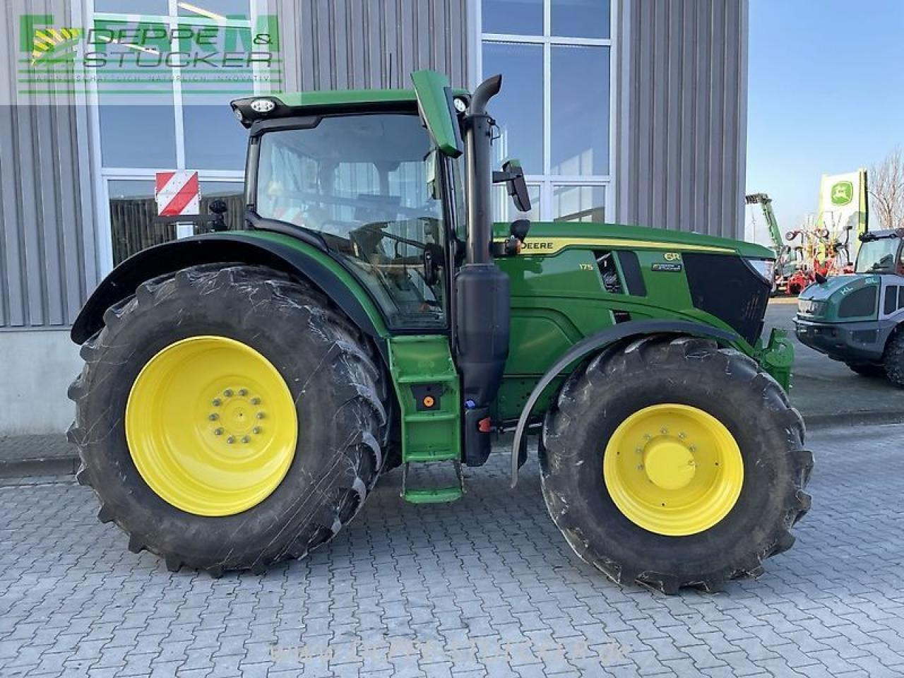 John Deere 6r 175 - Farm tractor: picture 3 John Deere 6r 175 - Farm tractor: picture 3