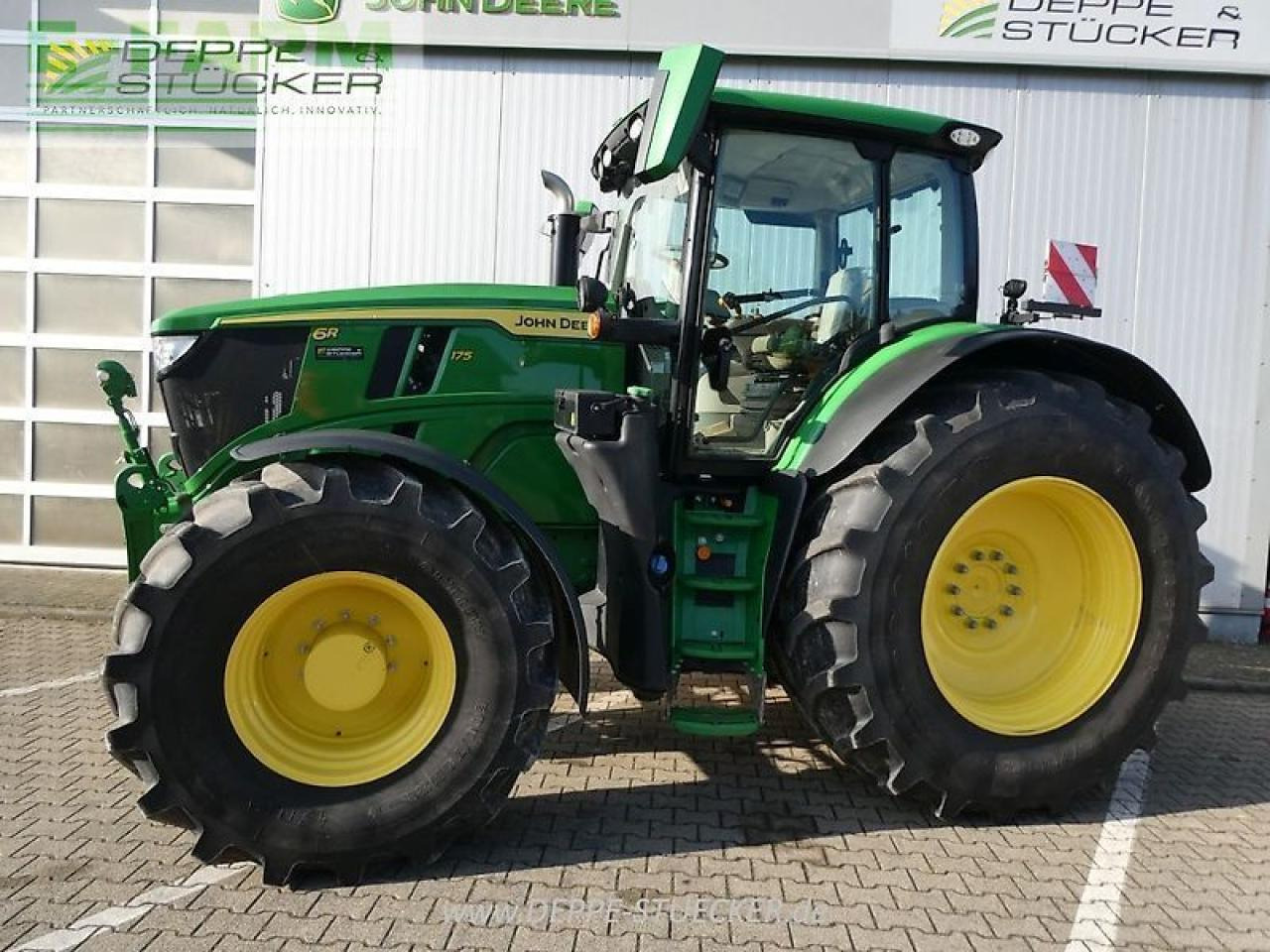 John Deere 6r 175 - Farm tractor: picture 2 John Deere 6r 175 - Farm tractor: picture 2