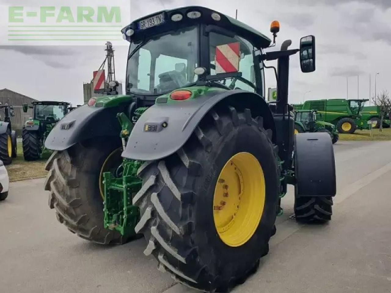 John Deere 6r 195 - Farm tractor: picture 3 John Deere 6r 195 - Farm tractor: picture 3