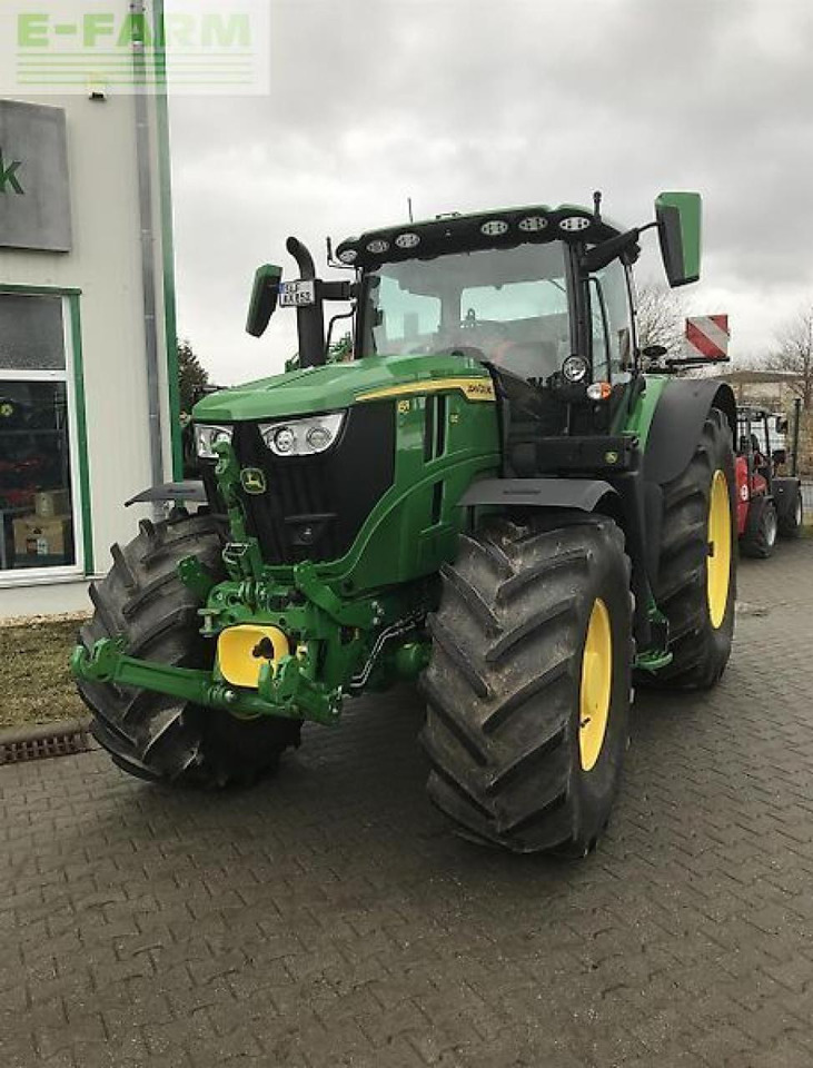 John Deere 6r 195 - Farm tractor: picture 2 John Deere 6r 195 - Farm tractor: picture 2