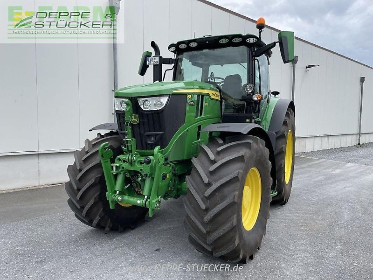 John Deere 6r 215 - Farm tractor: picture 3 John Deere 6r 215 - Farm tractor: picture 3