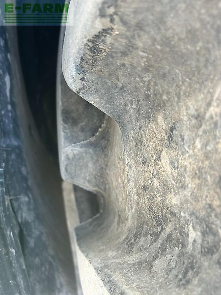 Farm tractor John Deere 6r 215: picture 8