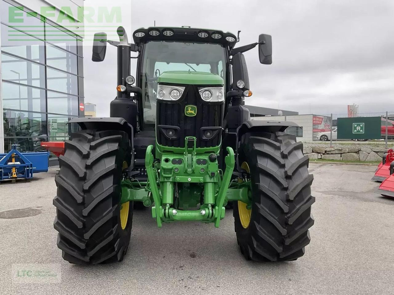 Farm tractor John Deere 6r 250: picture 6