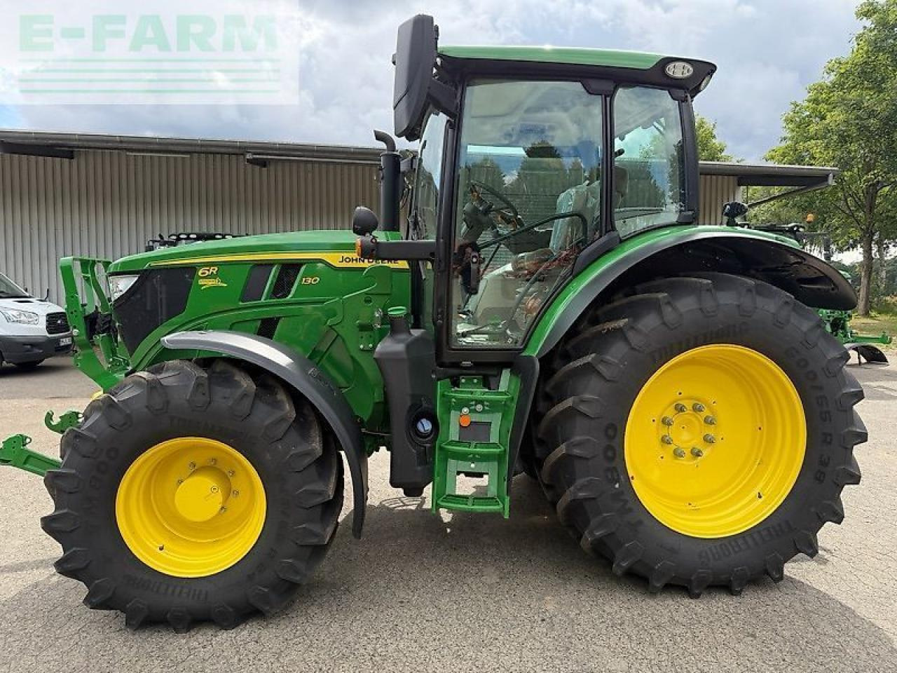 John Deere 6r130 - Farm tractor: picture 2 John Deere 6r130 - Farm tractor: picture 2
