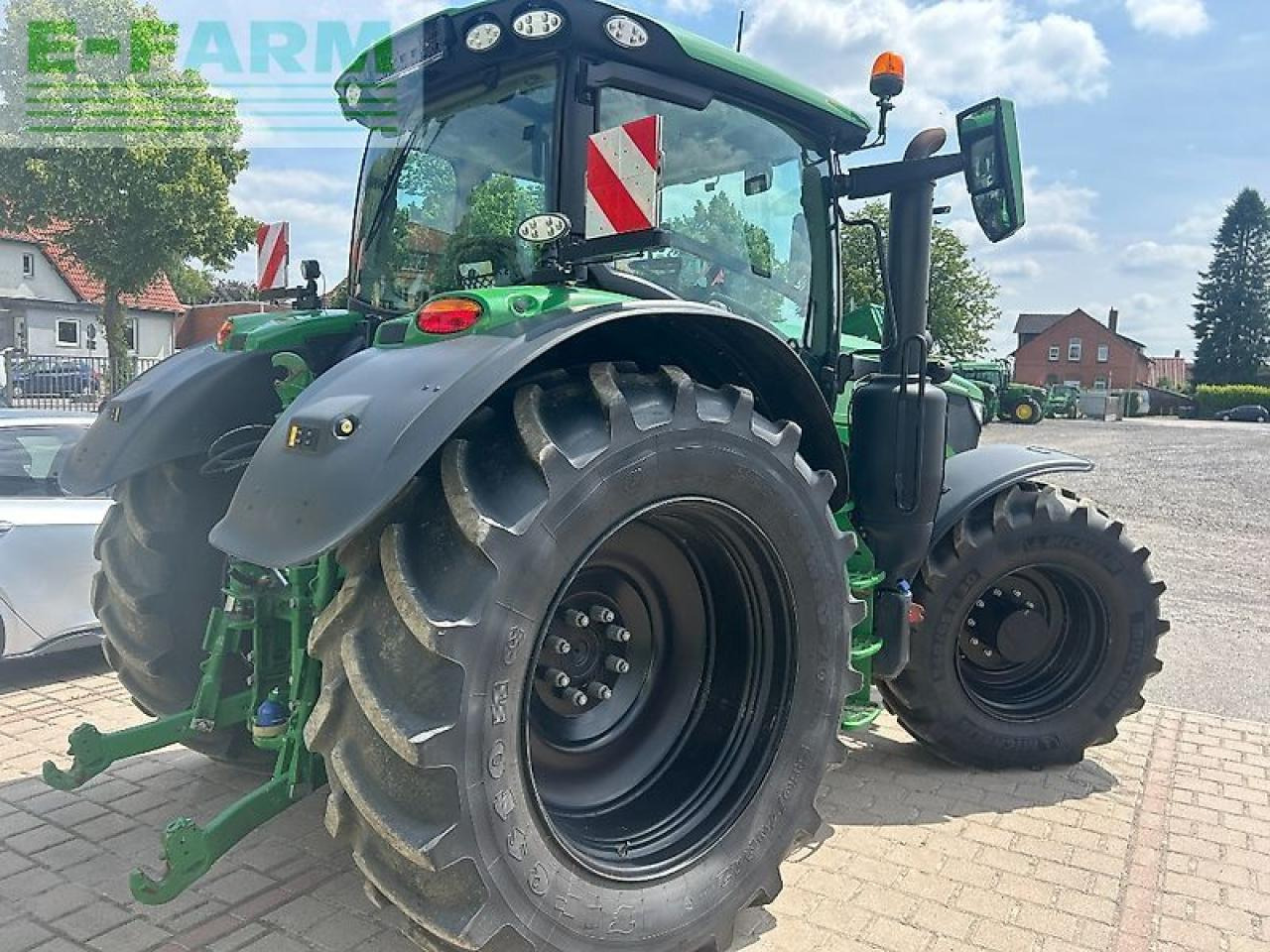 John Deere 6r185 - Farm tractor: picture 4 John Deere 6r185 - Farm tractor: picture 4