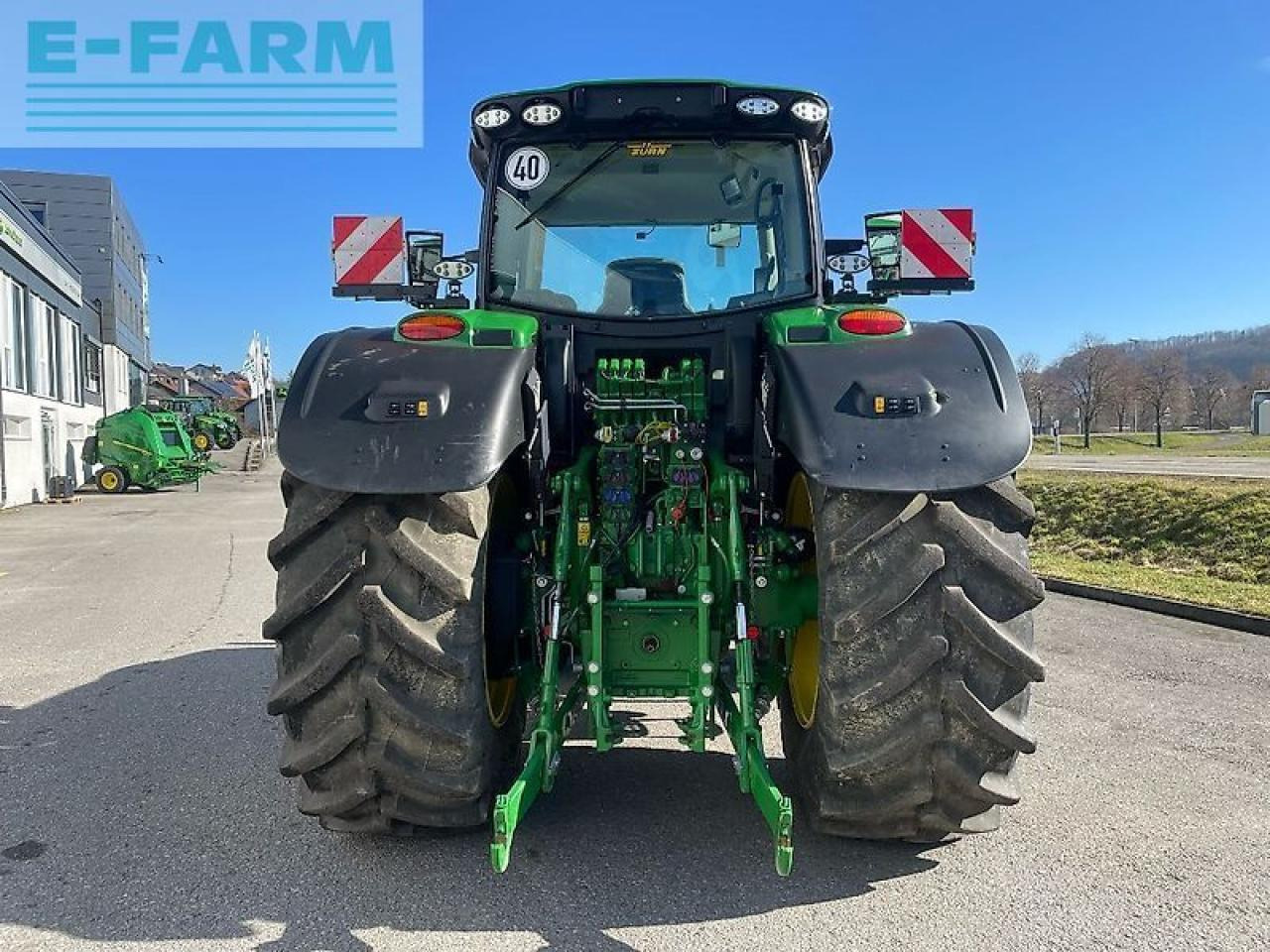 John Deere 6r215 / 6r 215 - Farm tractor: picture 4 John Deere 6r215 / 6r 215 - Farm tractor: picture 4