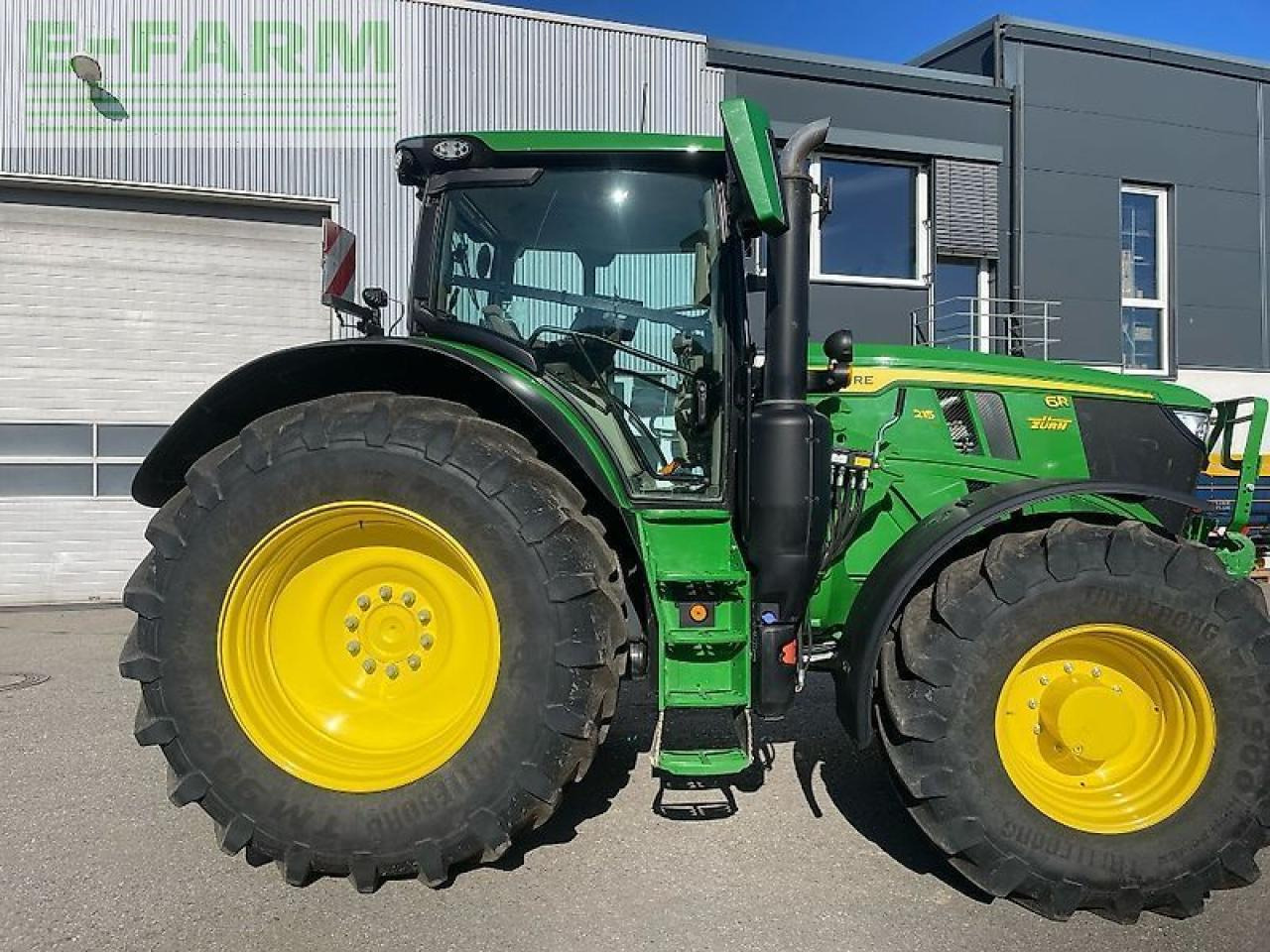 John Deere 6r215 / 6r 215 - Farm tractor: picture 1 John Deere 6r215 / 6r 215 - Farm tractor: picture 1