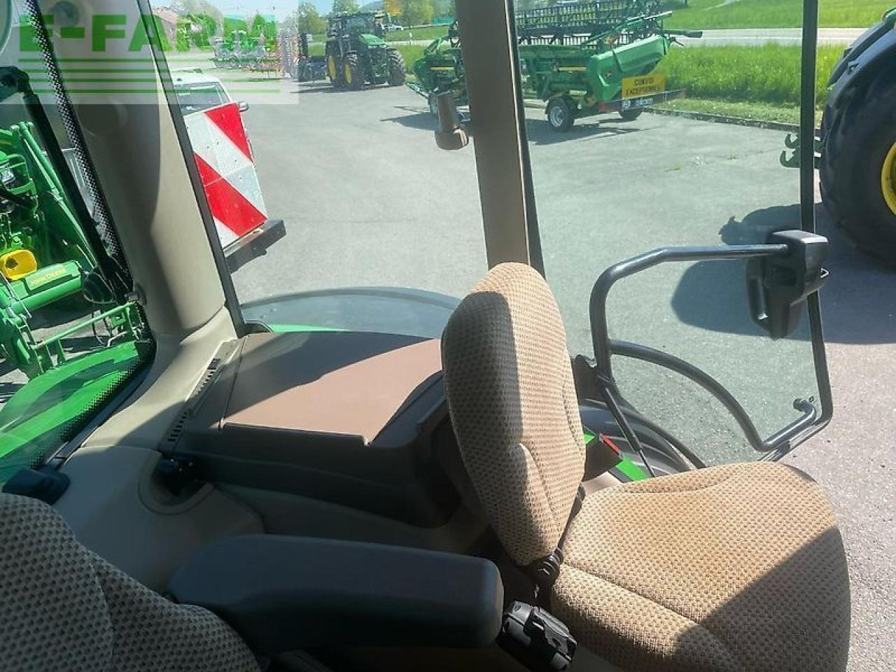 John Deere 6r215 / 6r 215 - Farm tractor: picture 5 John Deere 6r215 / 6r 215 - Farm tractor: picture 5