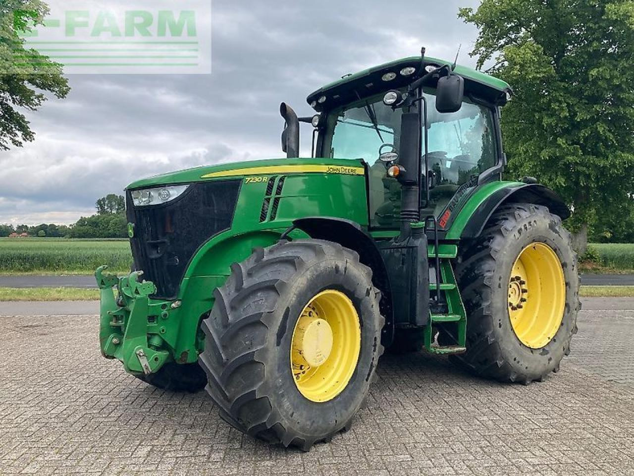 John Deere 7230r - Farm tractor: picture 1 John Deere 7230r - Farm tractor: picture 1