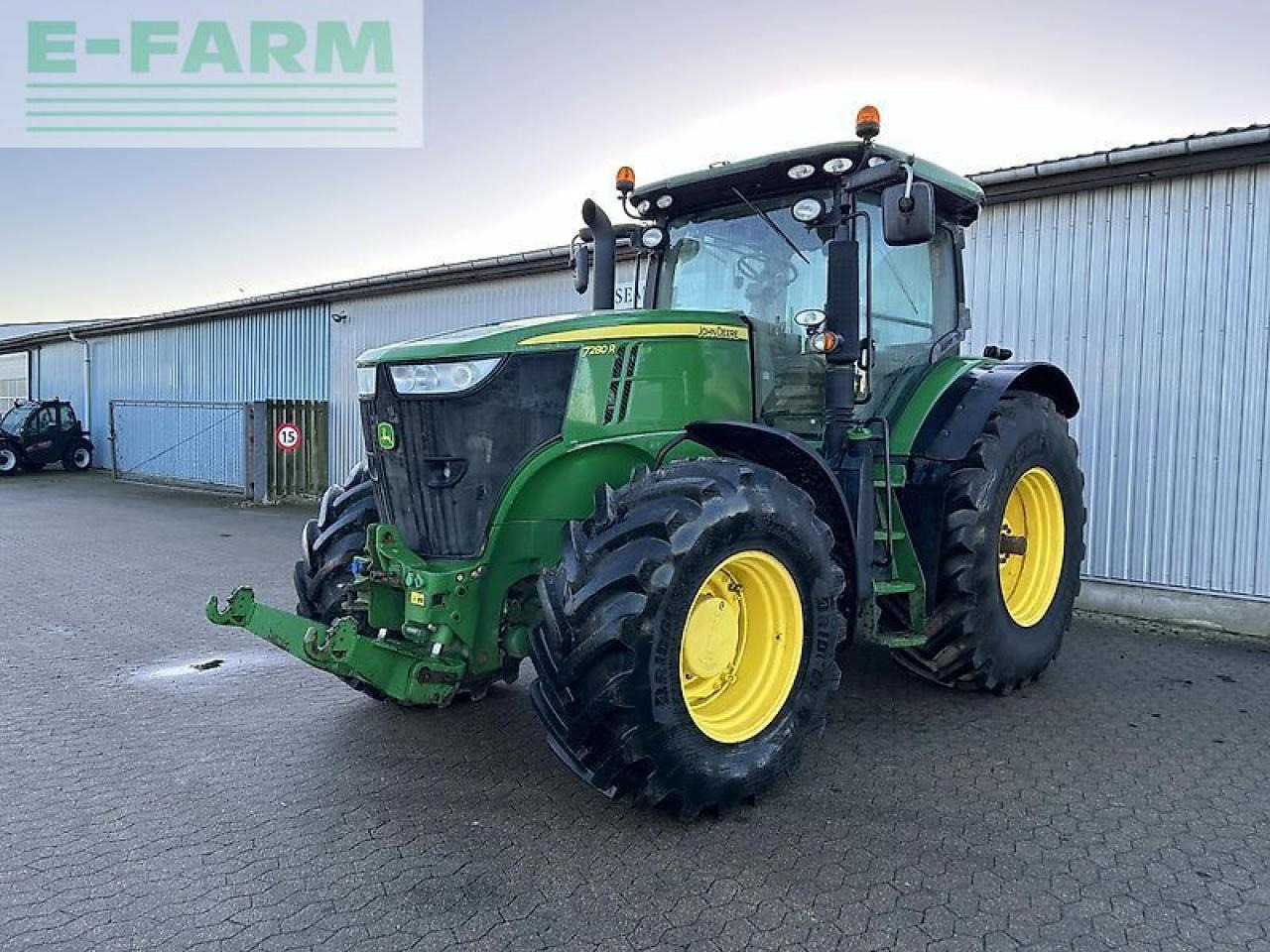 Farm tractor John Deere 7280r: picture 8