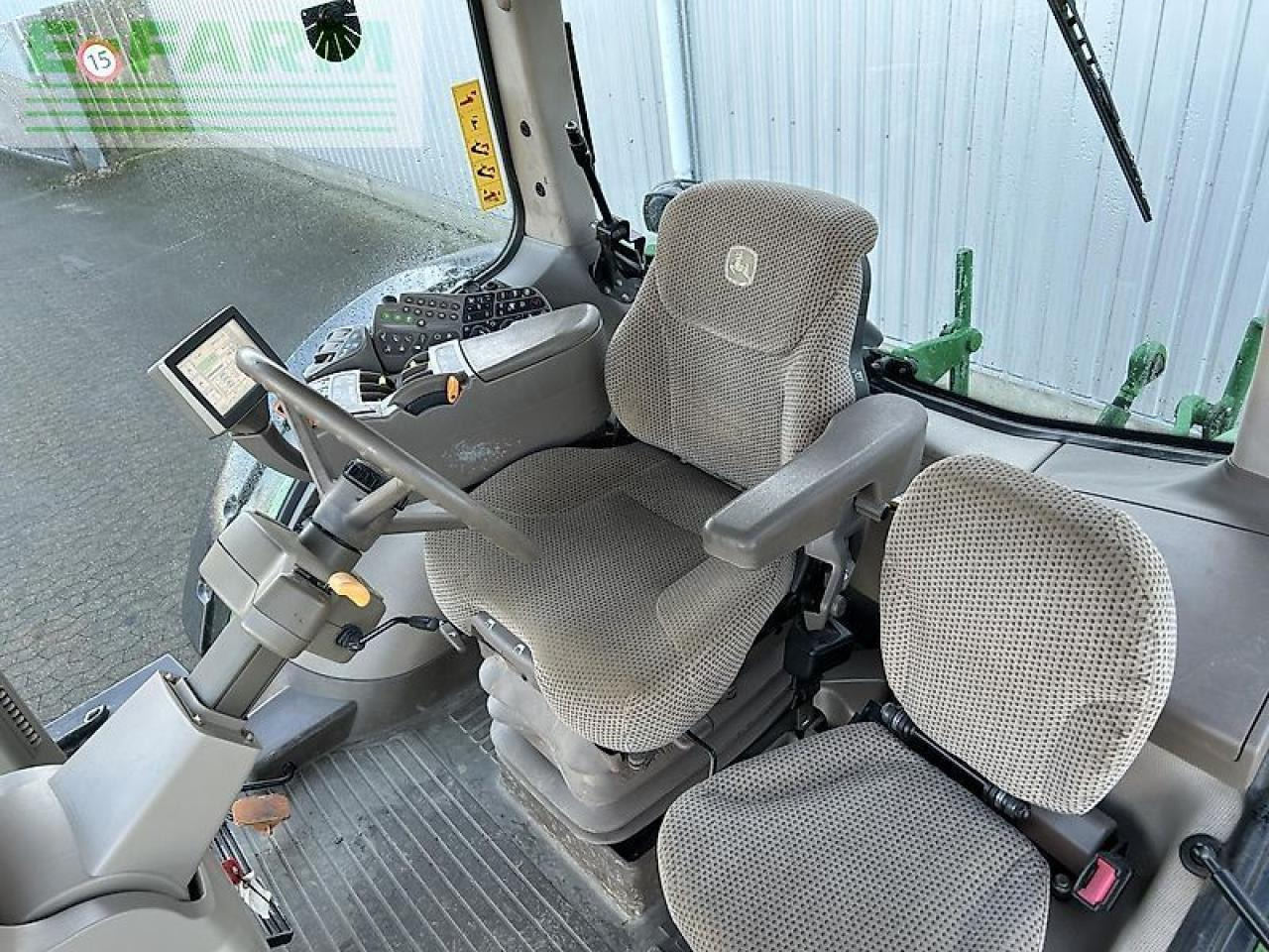 Farm tractor John Deere 7280r: picture 15