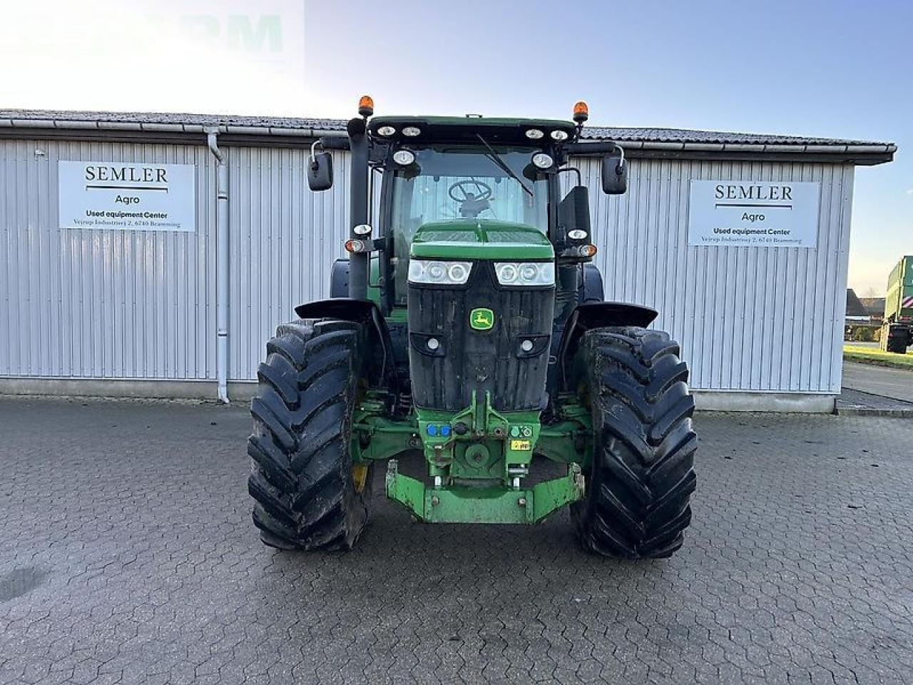 Farm tractor John Deere 7280r: picture 9