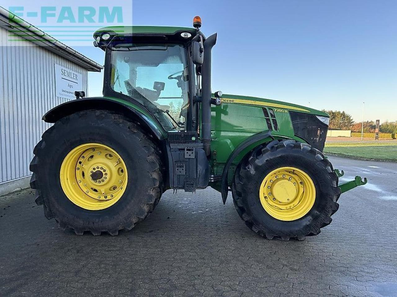 Farm tractor John Deere 7280r: picture 11