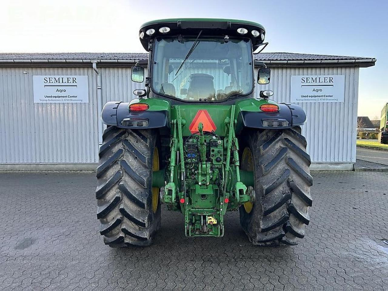 Farm tractor John Deere 7280r: picture 13