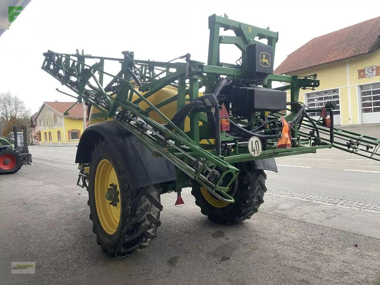 John Deere 740 - 28 m - Trailed sprayer: picture 3 John Deere 740 - 28 m - Trailed sprayer: picture 3