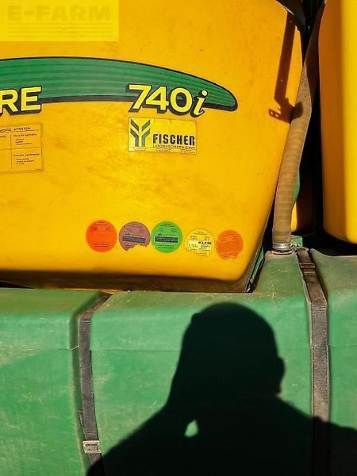 John Deere 740i - Trailed sprayer: picture 5 John Deere 740i - Trailed sprayer: picture 5
