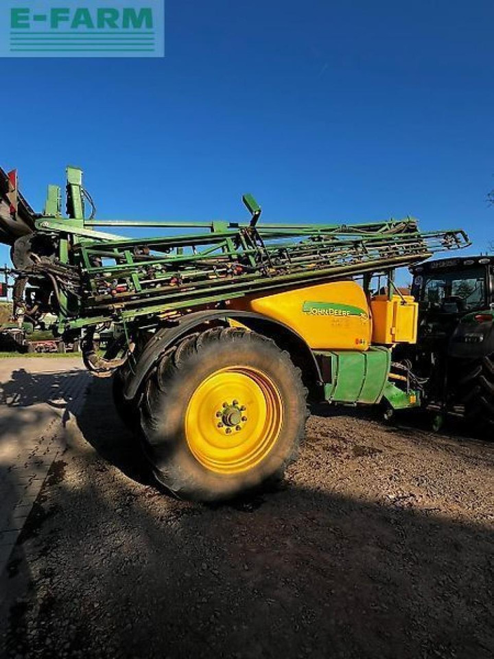 John Deere 740i - Trailed sprayer: picture 4 John Deere 740i - Trailed sprayer: picture 4
