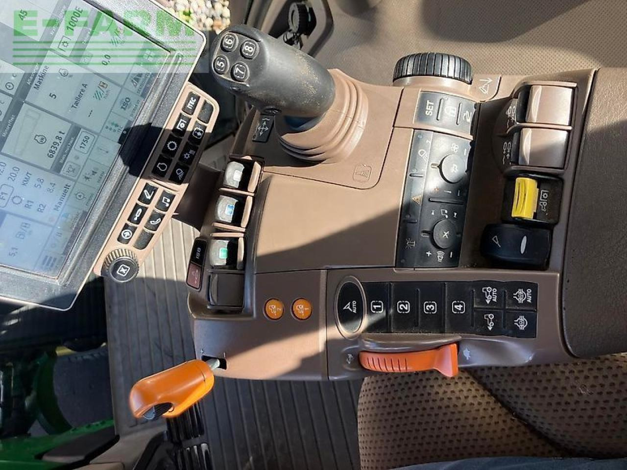 John Deere 8320r - Farm tractor: picture 4 John Deere 8320r - Farm tractor: picture 4