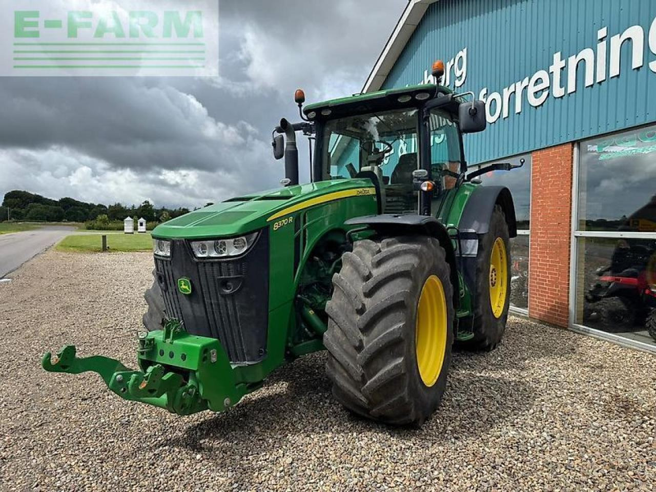 John Deere 8370r - Farm tractor: picture 1 John Deere 8370r - Farm tractor: picture 1