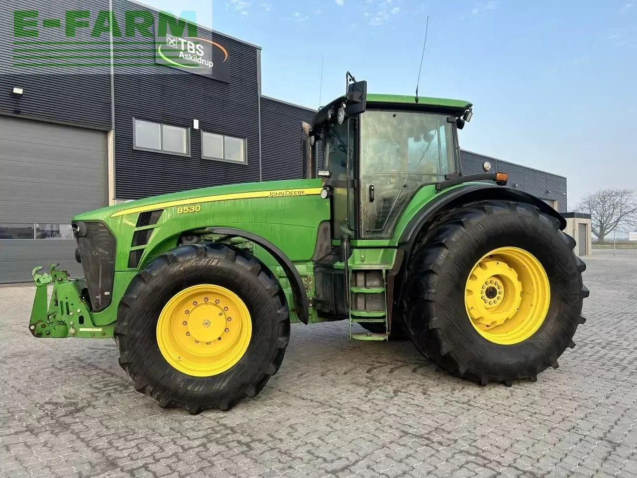 John Deere 8530 - Farm tractor: picture 1 John Deere 8530 - Farm tractor: picture 1