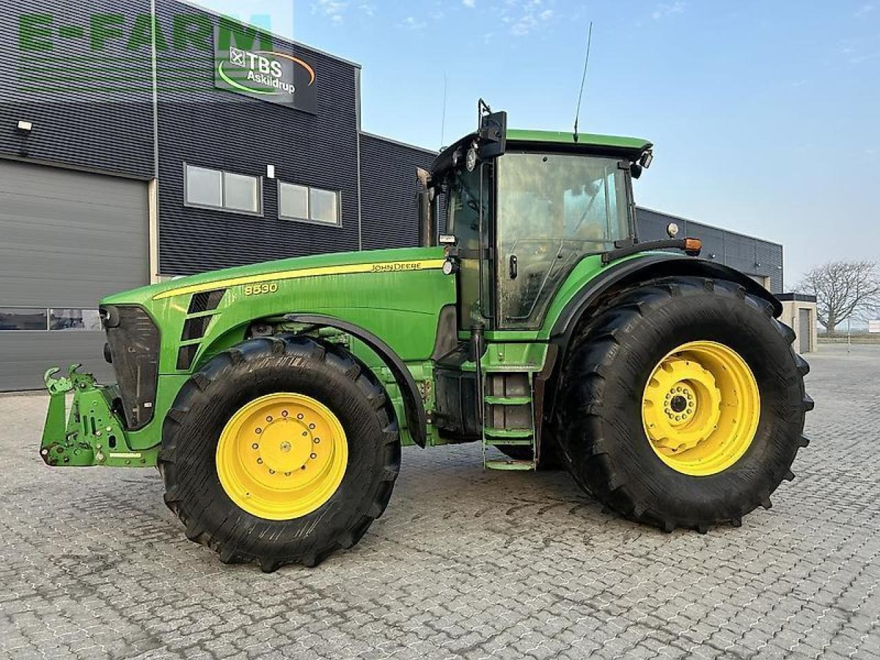 John Deere 8530 - Farm tractor: picture 1 John Deere 8530 - Farm tractor: picture 1