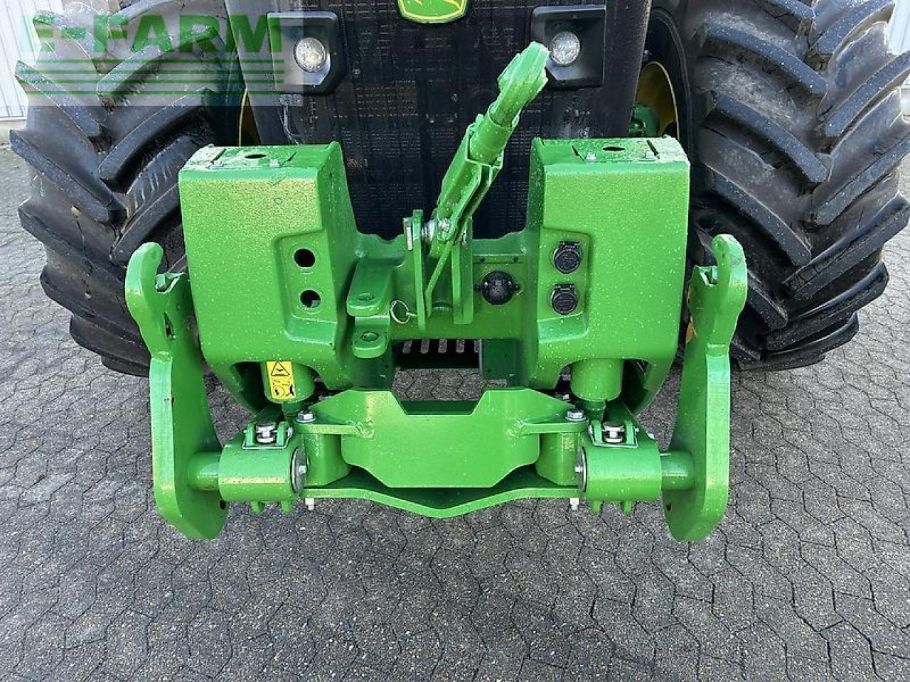 John Deere 8r 310 - Farm tractor: picture 5 John Deere 8r 310 - Farm tractor: picture 5