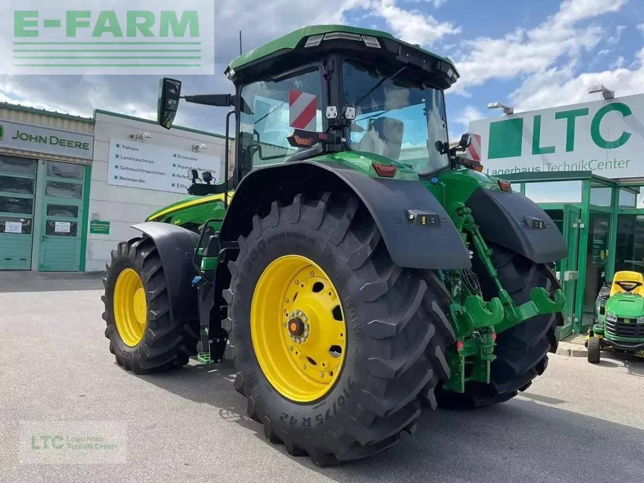 John Deere 8r340 - Farm tractor: picture 4 John Deere 8r340 - Farm tractor: picture 4