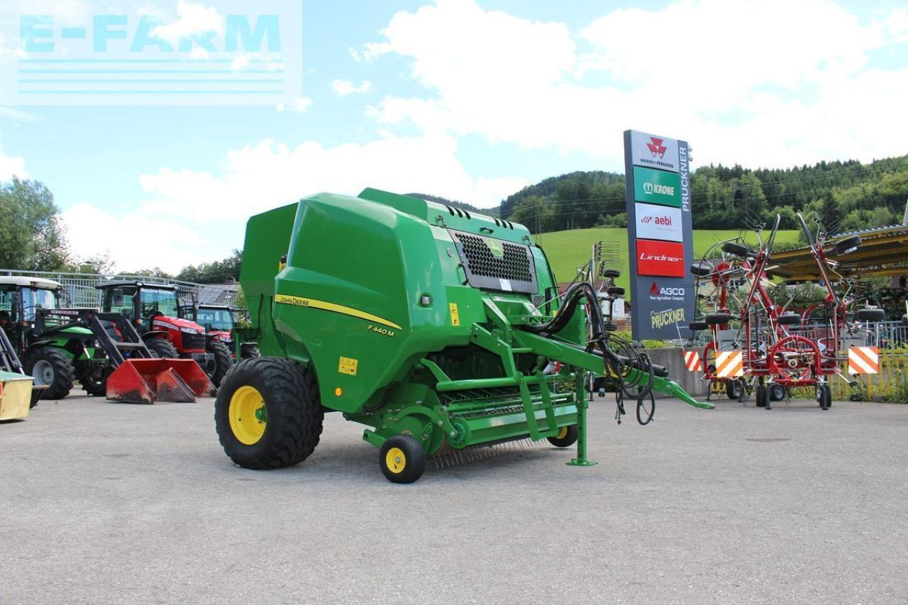 John Deere f 440m - Square baler: picture 1 John Deere f 440m - Square baler: picture 1