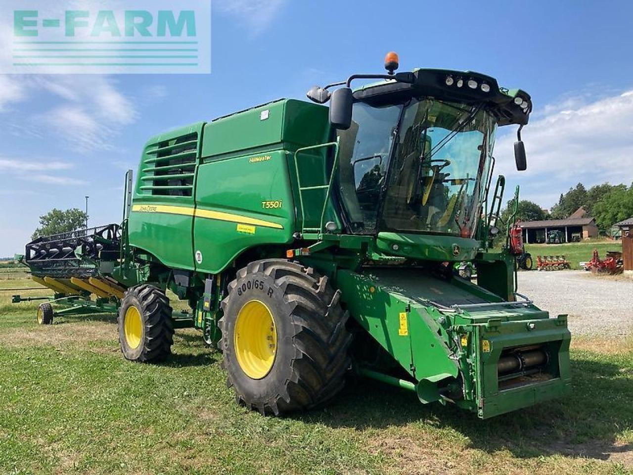 John Deere t550 hmt (my19) - Combine harvester: picture 1 John Deere t550 hmt (my19) - Combine harvester: picture 1