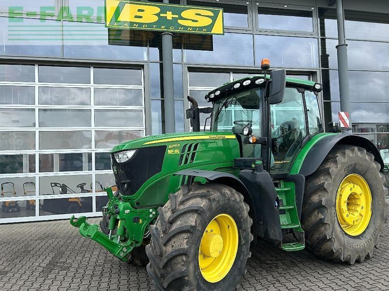 John Deere traktor 6215r - Farm tractor: picture 5 John Deere traktor 6215r - Farm tractor: picture 5