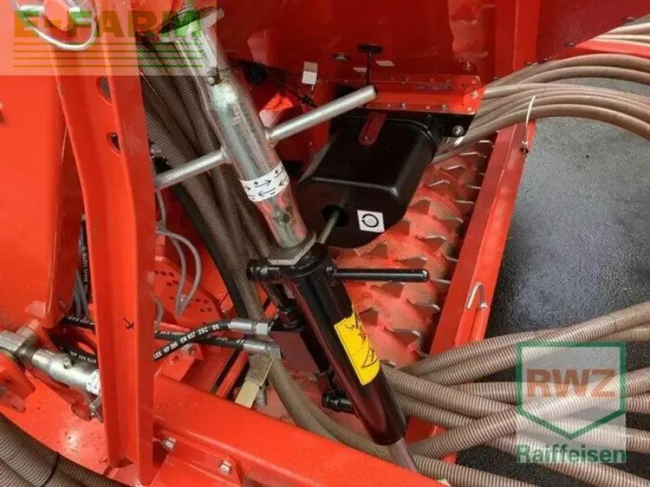 Kuhn combiliner venta lc302 (55+10,2 ha) - Precision seeder: picture 5 Kuhn combiliner venta lc302 (55+10,2 ha) - Precision seeder: picture 5