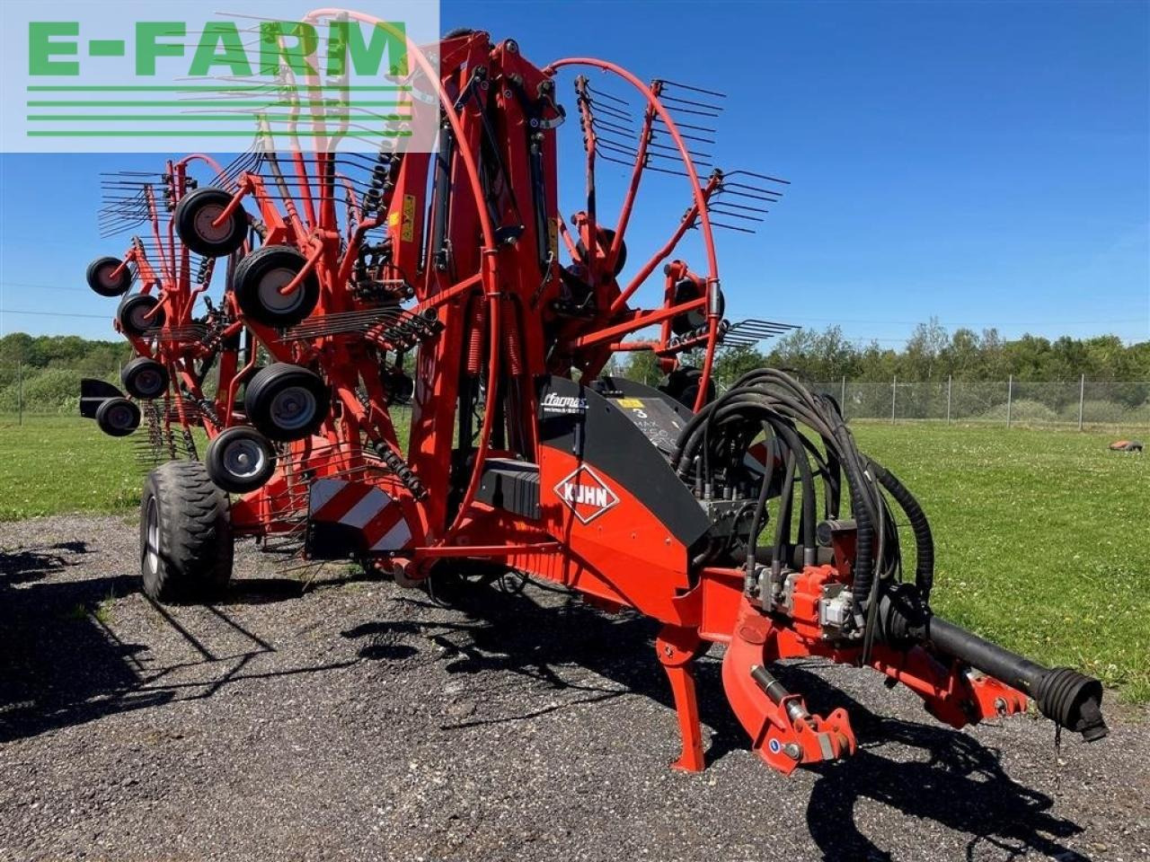 Kuhn ga13131 4-rotors rive - Tedder/ Rake: picture 1 Kuhn ga13131 4-rotors rive - Tedder/ Rake: picture 1