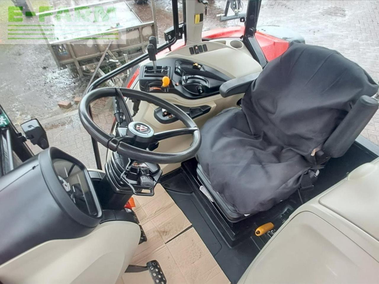 Massey Ferguson 5711 DYNA 4 - Farm tractor: picture 2 Massey Ferguson 5711 DYNA 4 - Farm tractor: picture 2