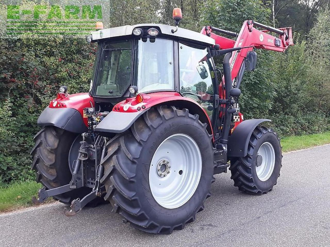 Massey Ferguson 5713 sl - Farm tractor: picture 5 Massey Ferguson 5713 sl - Farm tractor: picture 5