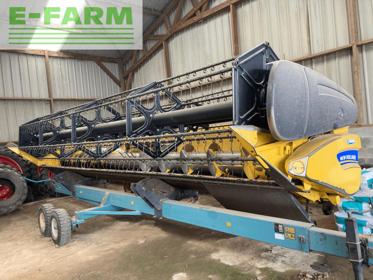 New Holland 7m30 - Grain header: picture 4 New Holland 7m30 - Grain header: picture 4